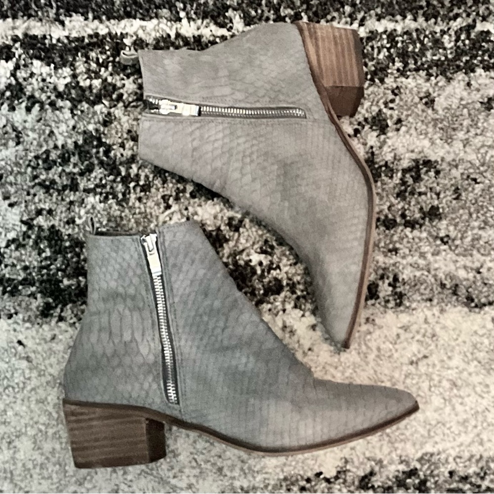 LAST CHANCE Catherine Malandrino Vegan Leather Snakeskin Double Zip Bootie - Picture 1 of 13